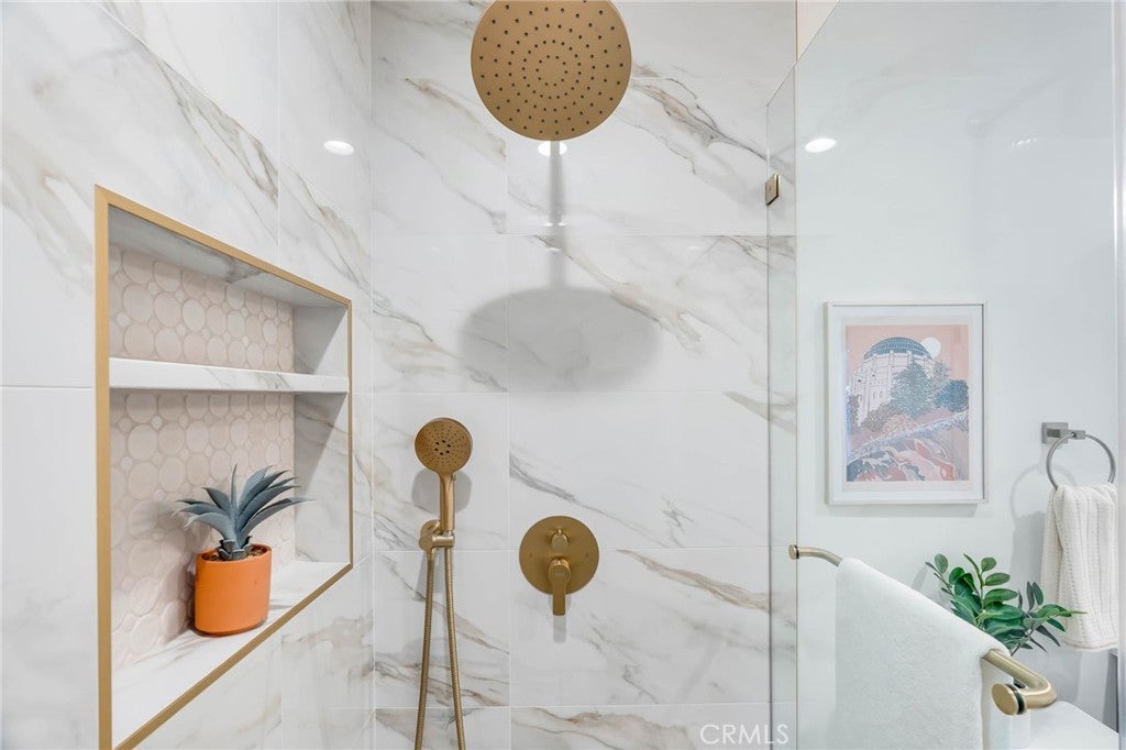 Glendale, California, 91202, United States, 3 Bedrooms Bedrooms, ,3 BathroomsBathrooms,Residential,Active,1967125