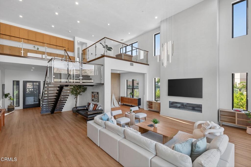 Porter Ranch, California, 91326, United States, 5 Bedrooms Bedrooms, ,6 BathroomsBathrooms,Residential,Active,1965808