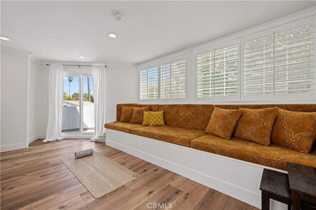 Northridge, California, 91325, United States, 4 Bedrooms Bedrooms, ,4 BathroomsBathrooms,Residential,Active,1936096