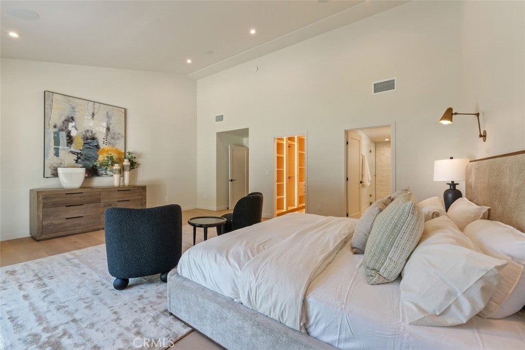 Northridge, California, 91325, United States, 4 Bedrooms Bedrooms, ,4 BathroomsBathrooms,Residential,Active,2030583
