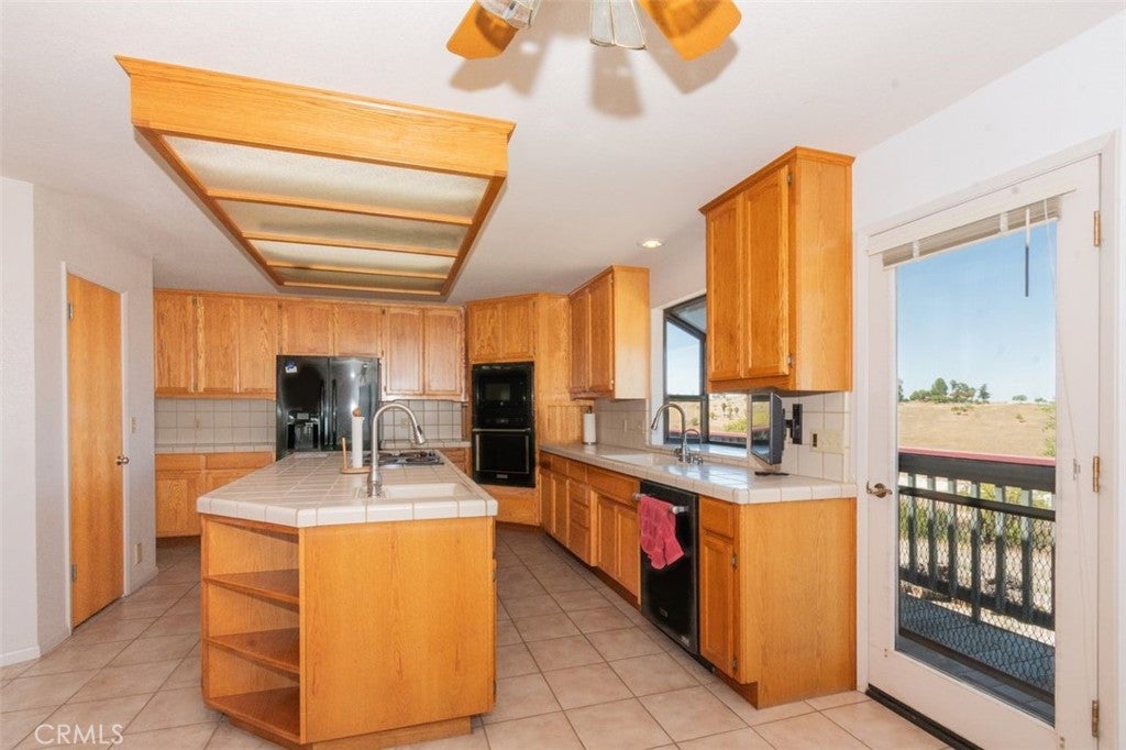 Paso Robles, California, 93446, United States, 3 Bedrooms Bedrooms, ,3 BathroomsBathrooms,Residential,Active,1909831