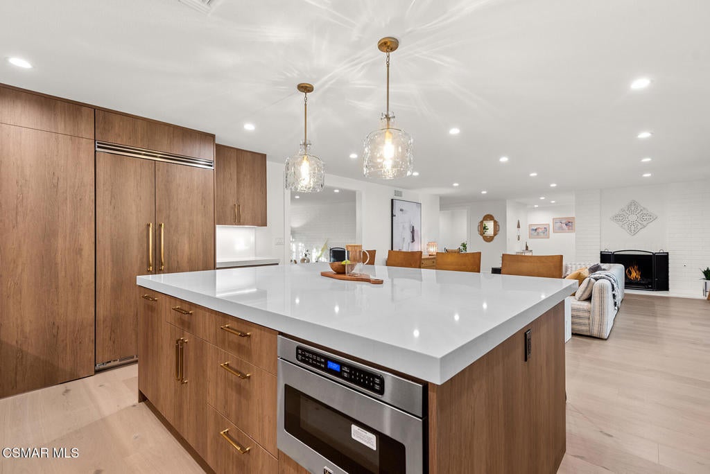 Westlake Village, California, 91361, United States, 4 Bedrooms Bedrooms, ,4 BathroomsBathrooms,Residential,Active,1867926