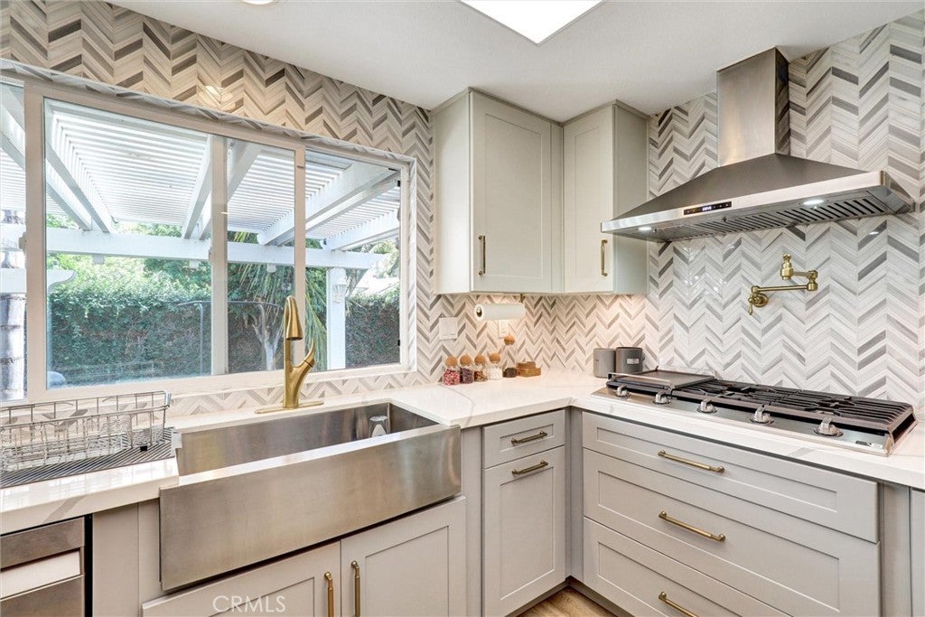 Lake Forest, California, 92630, United States, 4 Bedrooms Bedrooms, ,3 BathroomsBathrooms,Residential,Active,1953694