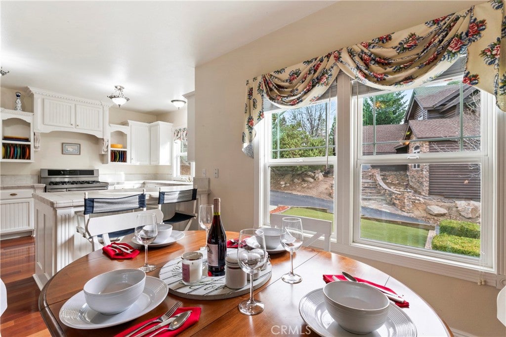 Lake Arrowhead, California, 92352, United States, 4 Bedrooms Bedrooms, ,4 BathroomsBathrooms,Residential,Active,2007295