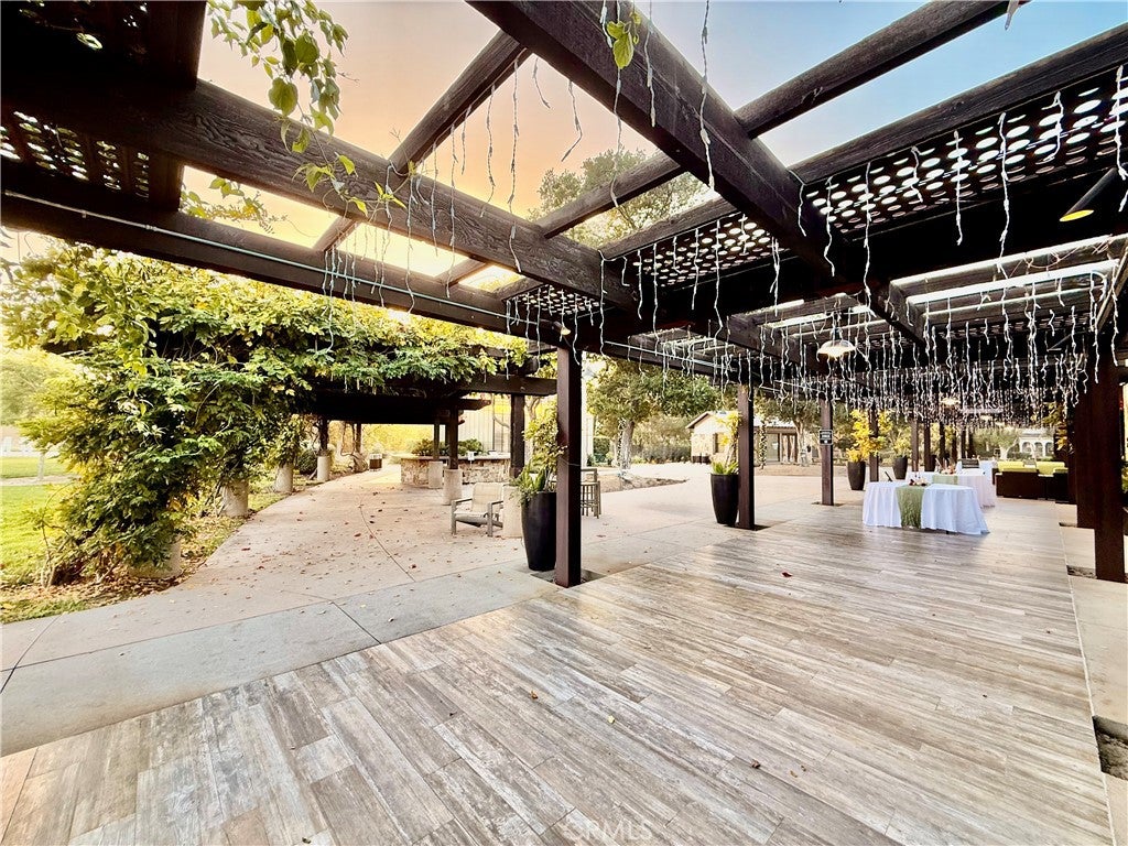 Irvine, California, 92618, United States, 4 Bedrooms Bedrooms, ,5 BathroomsBathrooms,Residential,Pending,2007263