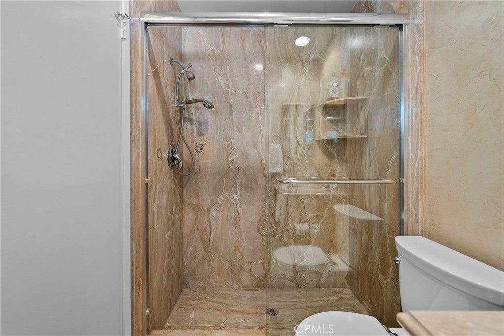 Northridge, California, 91324, United States, 5 Bedrooms Bedrooms, ,4 BathroomsBathrooms,Residential,Active,1952628