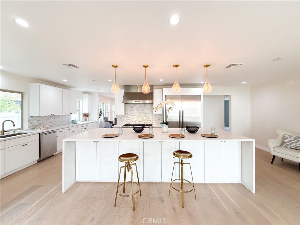 Pasadena, California, 91107, United States, 7 Bedrooms Bedrooms, ,8 BathroomsBathrooms,Residential,Active,1944066