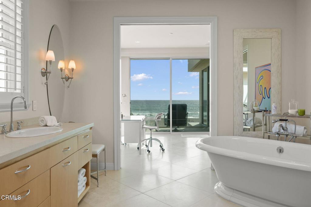 Oxnard, California, 93035, United States, 4 Bedrooms Bedrooms, ,6 BathroomsBathrooms,Residential,Active,1993670