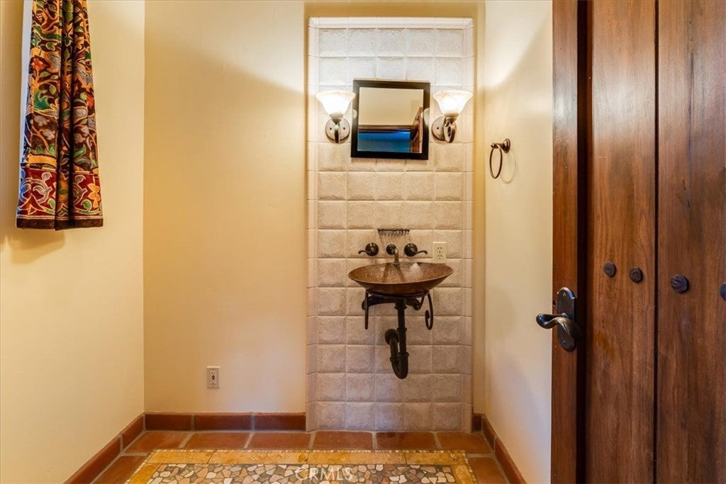 San Luis Obispo, California, 93401, United States, 5 Bedrooms Bedrooms, ,5 BathroomsBathrooms,Residential,Active,1943782