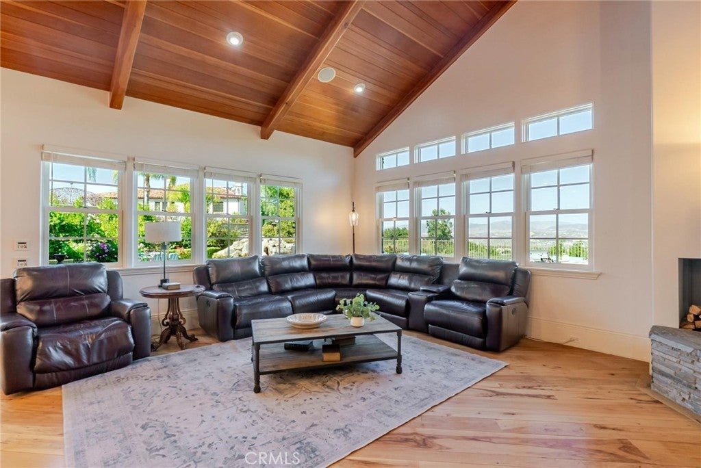 Valencia, California, 91381, United States, 6 Bedrooms Bedrooms, ,11 BathroomsBathrooms,Residential,Active,1959978