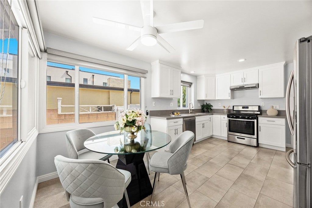 Los Angeles, California, 90034, United States, 5 Bedrooms Bedrooms, ,5 BathroomsBathrooms,Residential,Active,1899242