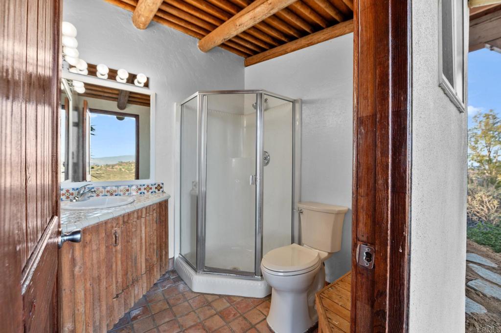 Escondido, California, 92026, United States, 3 Bedrooms Bedrooms, ,2 BathroomsBathrooms,Residential,Active,1972147