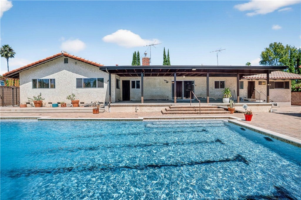 Granada Hills, California, 91344, United States, 5 Bedrooms Bedrooms, ,4 BathroomsBathrooms,Residential,Active,1929698