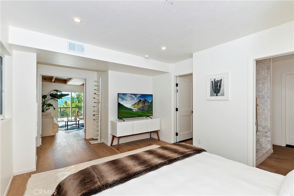 Lake Arrowhead, California, 92352, United States, 4 Bedrooms Bedrooms, ,3 BathroomsBathrooms,Residential,Active,1953250
