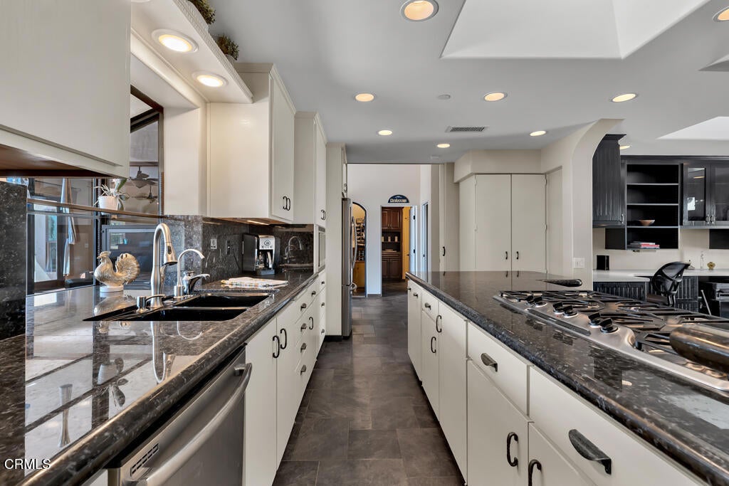 Camarillo, California, 93010, United States, 5 Bedrooms Bedrooms, ,5 BathroomsBathrooms,Residential,Active,1905055