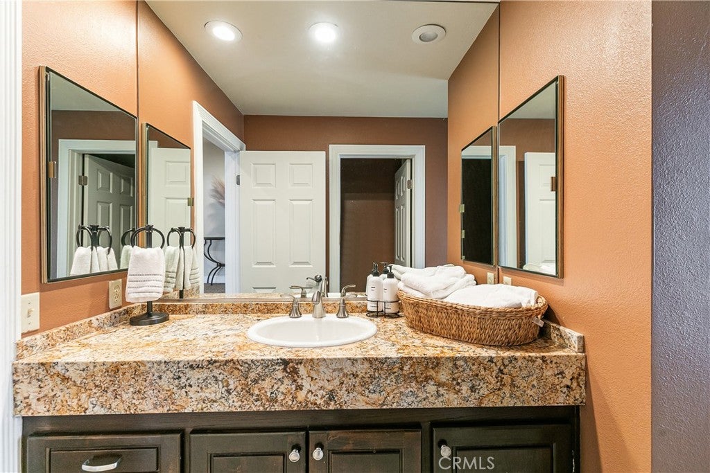 Lake Arrowhead, California, 92352, United States, 2 Bedrooms Bedrooms, ,3 BathroomsBathrooms,Residential,Active,1908134