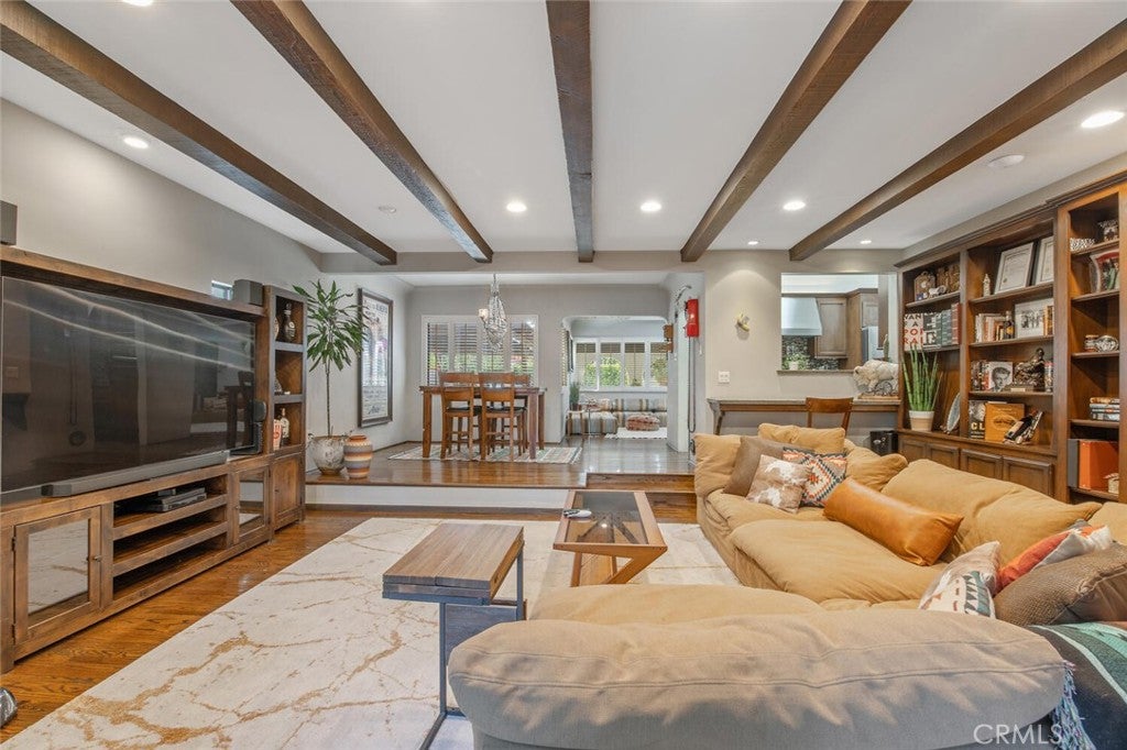 North Hollywood, California, 91602, United States, 4 Bedrooms Bedrooms, ,2 BathroomsBathrooms,Residential,Active,1954309