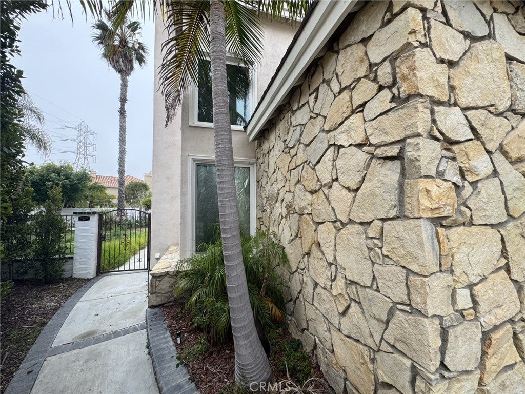 Huntington Beach, California, 92646, United States, 4 Bedrooms Bedrooms, ,5 BathroomsBathrooms,Residential,Active,2014597