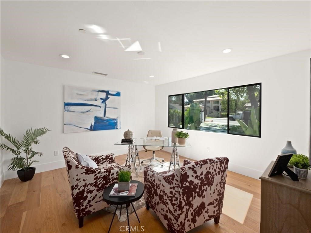 Woodland Hills, California, 91367, United States, 5 Bedrooms Bedrooms, ,5 BathroomsBathrooms,Residential,Pending,1843402