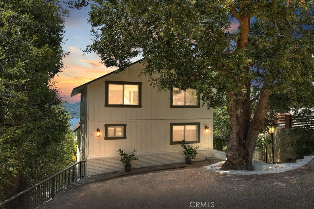 Lake Arrowhead, California, 92352, United States, 4 Bedrooms Bedrooms, ,3 BathroomsBathrooms,Residential,Active,1953250