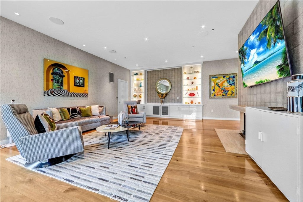 Pasadena, California, 91106, United States, 6 Bedrooms Bedrooms, ,9 BathroomsBathrooms,Residential,Active,1898207