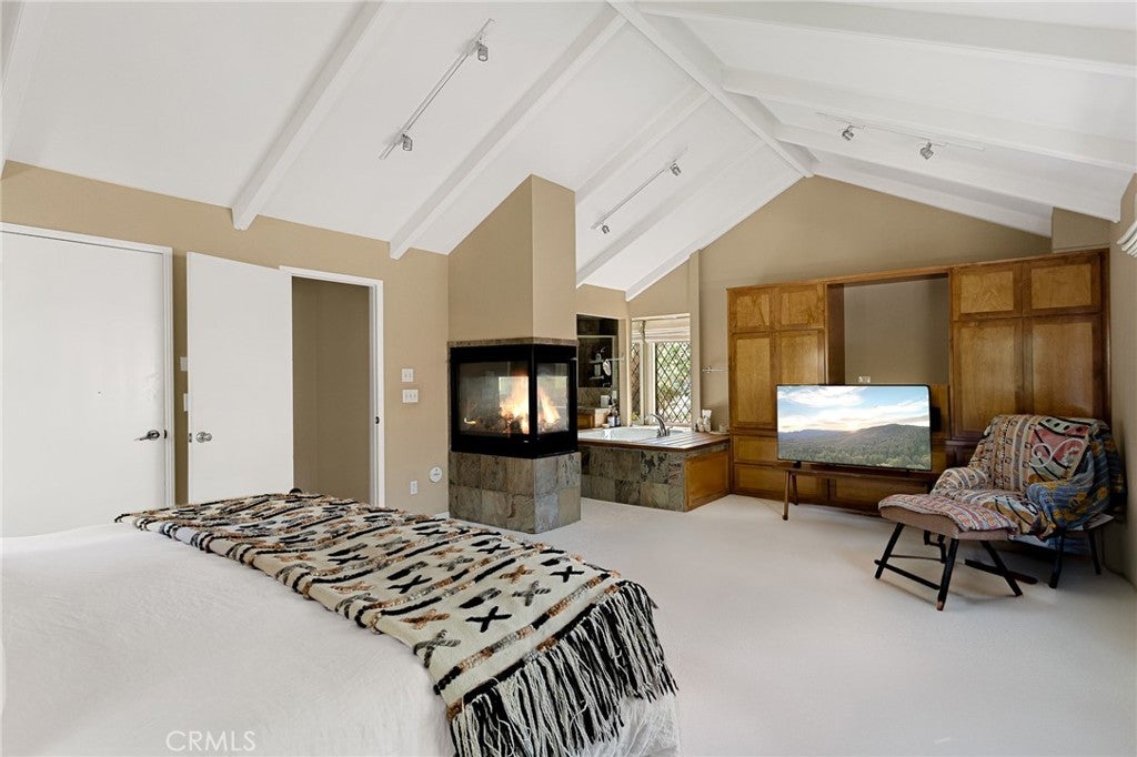 Lake Arrowhead, California, 92352, United States, 4 Bedrooms Bedrooms, ,4 BathroomsBathrooms,Residential,Active,1824526