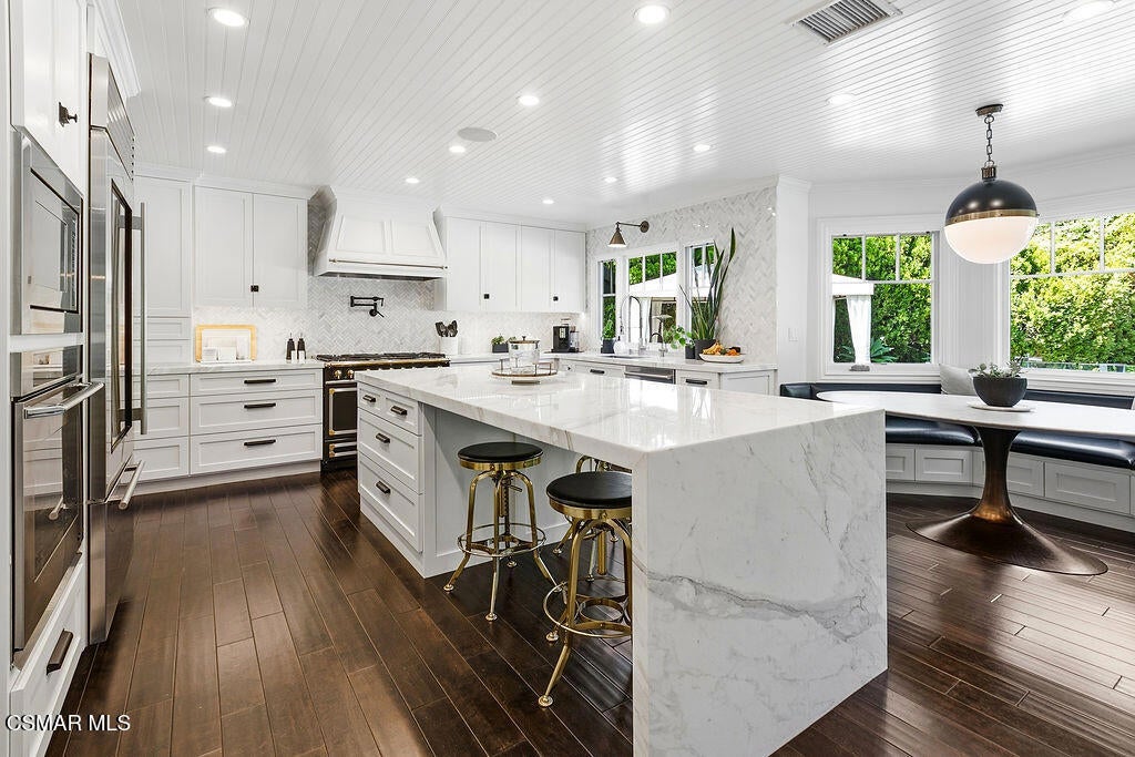 Westlake Village, California, 91362, United States, 6 Bedrooms Bedrooms, ,6 BathroomsBathrooms,Residential,Active,2031759