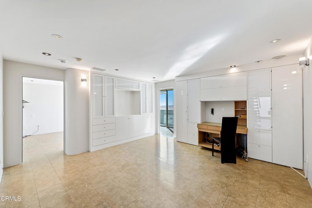 Oxnard, California, 93035, United States, 4 Bedrooms Bedrooms, ,5 BathroomsBathrooms,Residential,Active,1953419