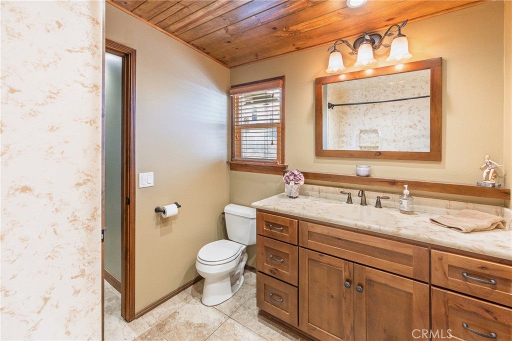 Costa Mesa, California, 92627, United States, 3 Bedrooms Bedrooms, ,2 BathroomsBathrooms,Residential,Active,1909898