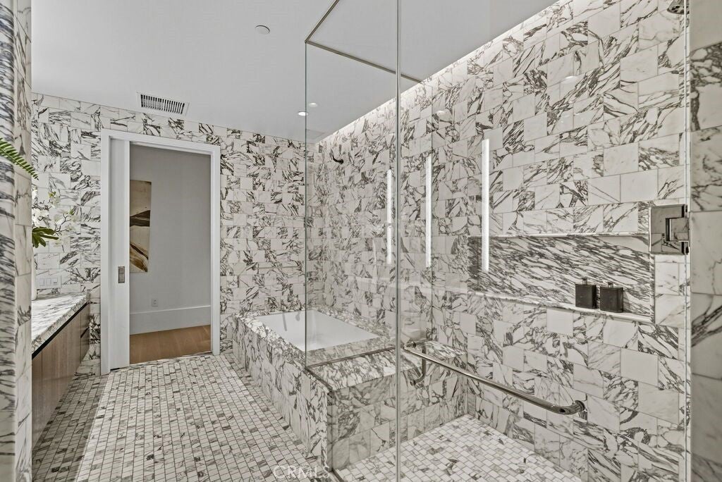 Los Angeles, California, 90069, United States, 2 Bedrooms Bedrooms, ,3 BathroomsBathrooms,Residential,Active,1995278