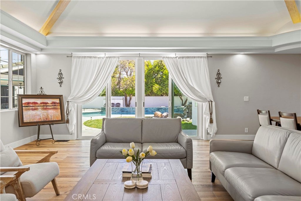 Northridge, California, 91325, United States, 4 Bedrooms Bedrooms, ,4 BathroomsBathrooms,Residential,Active,1936096