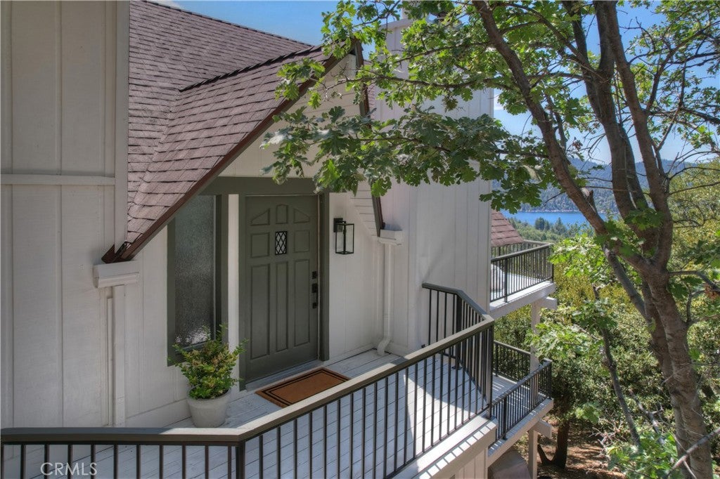 Lake Arrowhead, California, 92352, United States, 4 Bedrooms Bedrooms, ,3 BathroomsBathrooms,Residential,Active,1953250