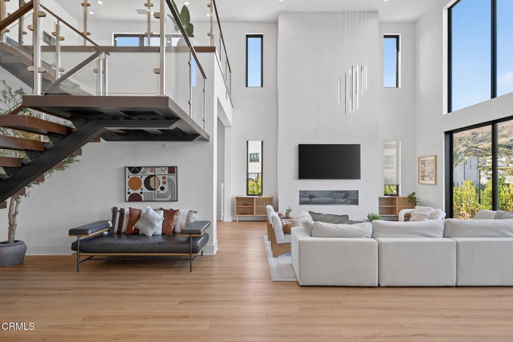 Porter Ranch, California, 91326, United States, 5 Bedrooms Bedrooms, ,6 BathroomsBathrooms,Residential,Active,1965808