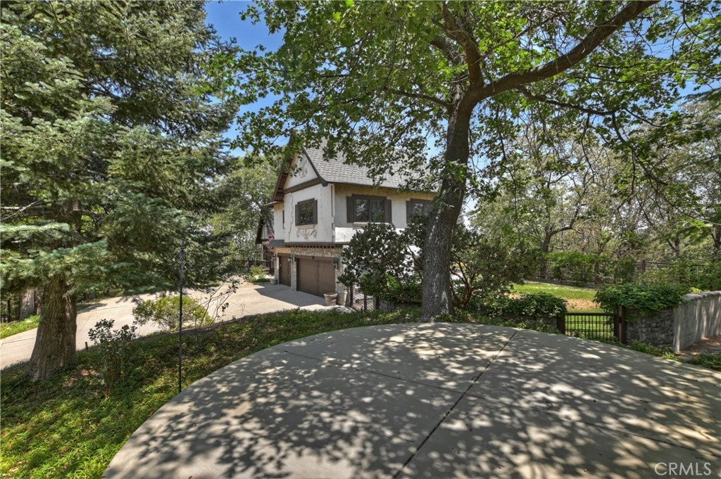 Lake Arrowhead, California, 92352, United States, 4 Bedrooms Bedrooms, ,5 BathroomsBathrooms,Residential,Active,1897983