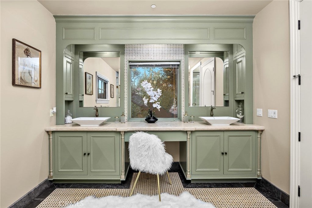 Arcadia, California, 91007, United States, 4 Bedrooms Bedrooms, ,5 BathroomsBathrooms,Residential,Active,2015840