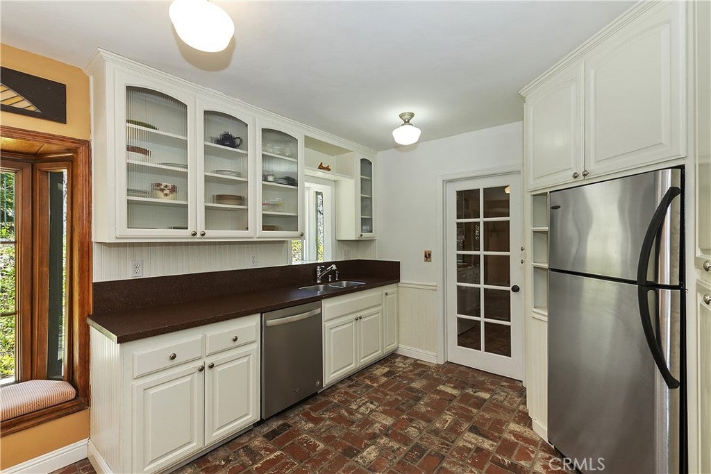 Lake Arrowhead, California, 92352, United States, ,4 BathroomsBathrooms,Residential,Active,1791398
