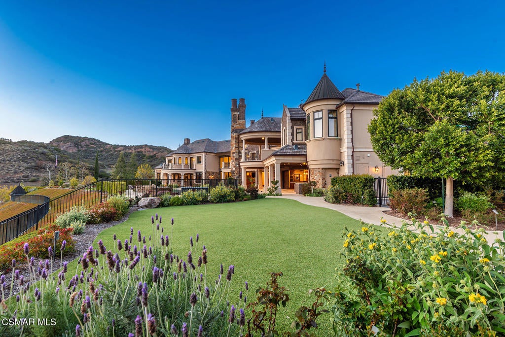 Thousand Oaks, California, 91361, United States, 7 Bedrooms Bedrooms, ,13 BathroomsBathrooms,Residential,Active,1748234