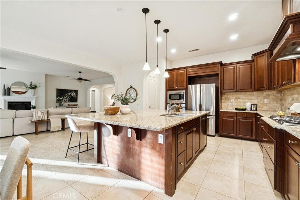 Canyon Country, California, 91387, United States, 3 Bedrooms Bedrooms, ,4 BathroomsBathrooms,Residential,Active,2015235