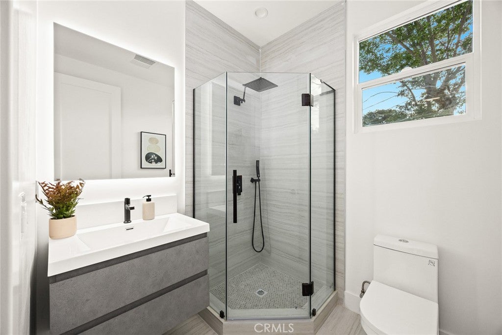 Pasadena, California, 91107, United States, 5 Bedrooms Bedrooms, ,6 BathroomsBathrooms,Residential,Active,2016401