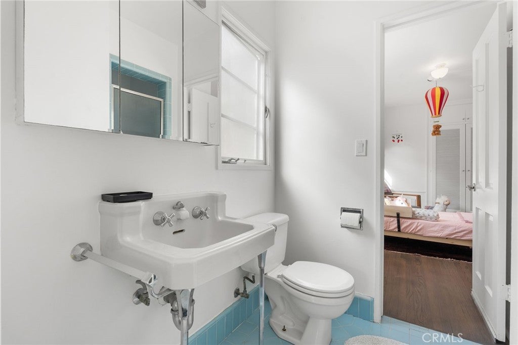 Los Angeles, California, 90027, United States, 3 Bedrooms Bedrooms, ,2 BathroomsBathrooms,Residential,Active,1953705