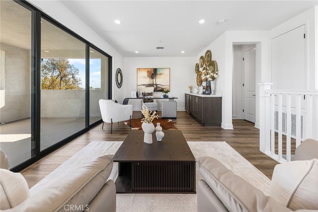 Lake Forest, California, 92630, United States, 5 Bedrooms Bedrooms, ,6 BathroomsBathrooms,Residential,Active,1801044
