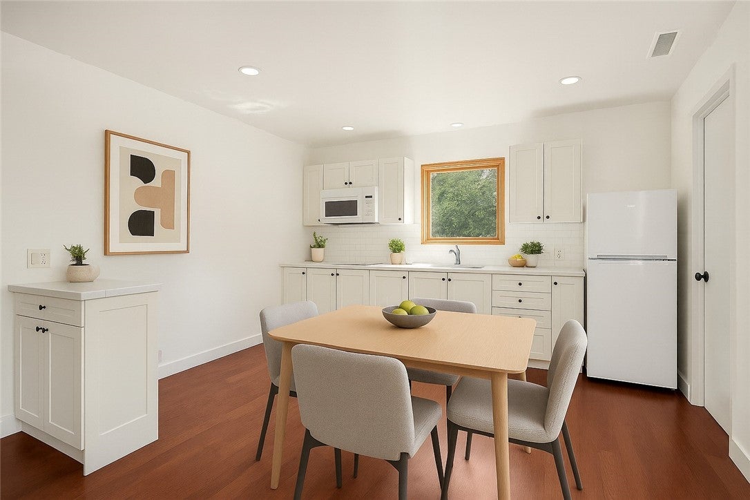 Silverado, California, 92676, United States, 6 Bedrooms Bedrooms, ,9 BathroomsBathrooms,Residential,Active,1926709