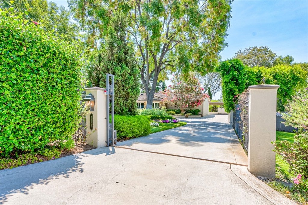 Fullerton, California, 92835, United States, 4 Bedrooms Bedrooms, ,3 BathroomsBathrooms,Residential,Active,1894565