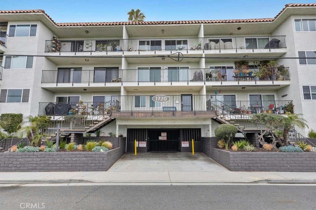 1720 ARDMORE AVE APT 118, HERMOSA BEACH, CA 90254, photo 1 of 33