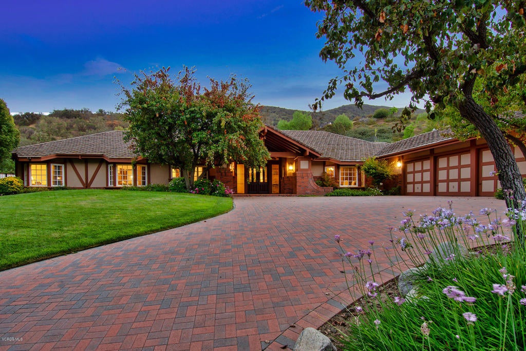 Agoura Hills, California, 91301, United States, 5 Bedrooms Bedrooms, ,5 BathroomsBathrooms,Residential,Active,2012898