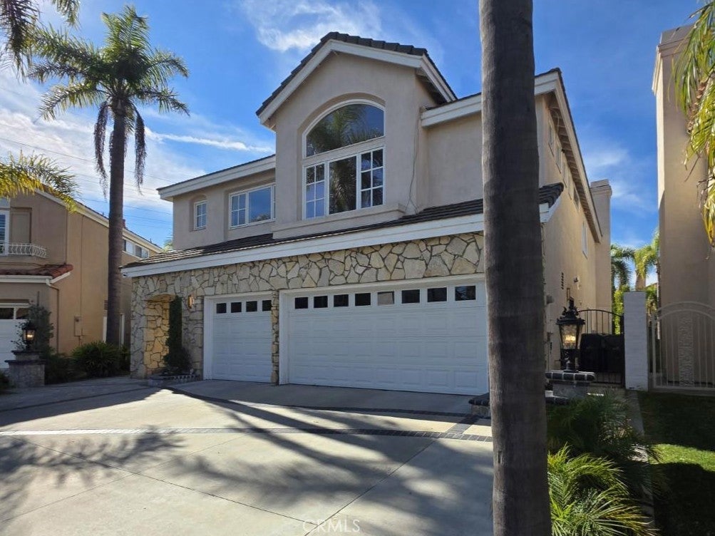 Huntington Beach, California, 92646, United States, 4 Bedrooms Bedrooms, ,5 BathroomsBathrooms,Residential,Active,2014597