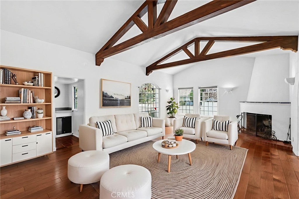 North Hollywood, California, 91602, United States, 3 Bedrooms Bedrooms, ,2 BathroomsBathrooms,Residential,Active,1914796