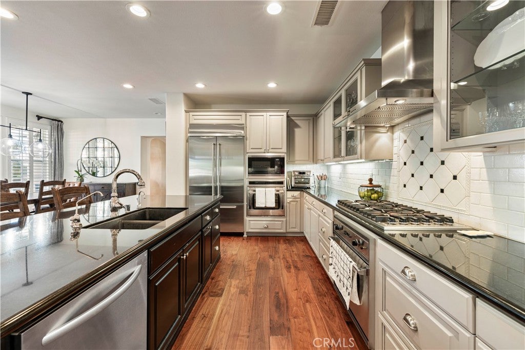 Valencia, California, 91381, United States, 5 Bedrooms Bedrooms, ,4 BathroomsBathrooms,Residential,Active,2007929