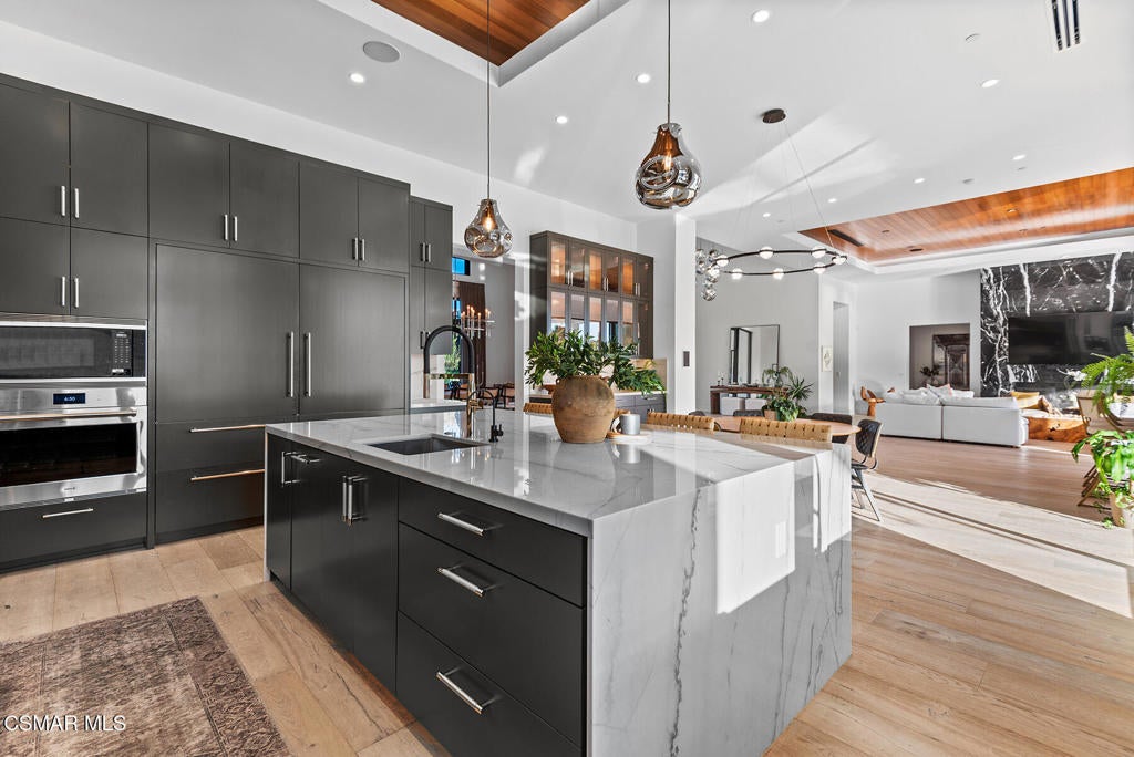 Thousand Oaks, California, 91362, United States, 5 Bedrooms Bedrooms, ,7 BathroomsBathrooms,Residential,Active,1900211