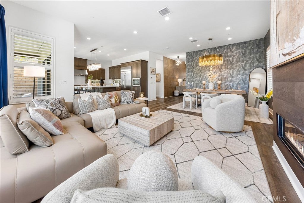 Lake Forest, California, 92630, United States, 5 Bedrooms Bedrooms, ,6 BathroomsBathrooms,Residential,Active,1801044